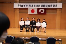指導者表彰受章者の皆様と熊本県理事との写真